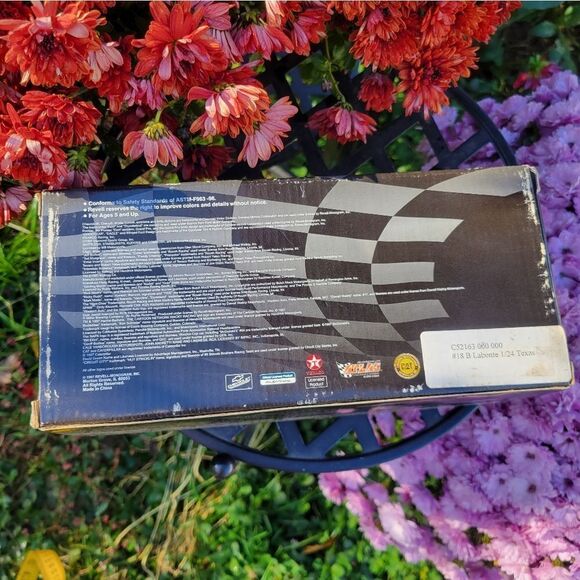 Nascar 1:24 scale Die Cast #47 - Picture 5 of 9